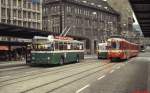 An zwei Oberleitungsbussen der Verkehrsbetriebe der Stadt St. Gallen vorbei verläßt ein BDe 4/8 der Trogener Bahn im Frühjahr 1979 den Endbahnhof. Seit 01.01.2006 gehört die Trogener Bahn zu den Appenzeller Bahnen.