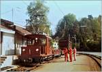 Einer der drei WSB Te 2/2 steht mit einem Dienstzug in Teufenthal.

22. Mai 1984