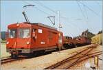 De 4/4 N° 44 mit Extragüterzug 817 aus 2x Rs, und 3 Tbis von Suhr nach Leimbach am 18. Juli 1984 in Zetzwil.
(Gescanntes Foto) 