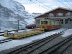 BDhe 2/4 203 mit einem Gterwagen abgestellt in Kleine Scheidegg, 15.03.2011.