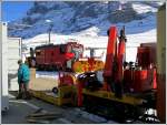 Der Sklp 84 der Jungfraubahn wird den Container aufnehmen. (13.11.2012)