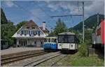 Der MOB ABDe 8/8 4001  Suisse  errreicht als Regionalzug 2332 von Montreux nach Chernex Fontanivent und wird von der Front des Be 4/4 Biperlisi verdeckt, dafür zeigt sich das Stationsgebäude von Fontanivent in seiner ganzen Schönheit.
27. Juni 2017