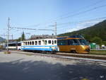 Goldenpass MOB - Fotoextrafahrt mit dem Be 4/4 1003 mit Kreuzung am Schluss der Steuerwagen Ast 152 im Bahnhof von Schönried am 26.08.2017