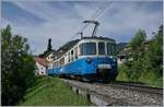 Der MOB ABDe 8/8 4001 SUISSE als Regionalzug 2347 von Chernex nach Montreux kurz nach Planchamp.
