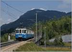 Der MOB ABDe 8/8 4004 FRIBOURG überquert auf seiner Fahrt nach Montreux bei Châtelard VD die Autobahn N9, im Hintergrund der Les Pléiades. 
8 August. 2018