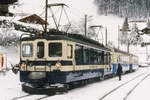 MOB Regionalzug Zweisimmen-Montreux mit nicht erkennbarem BDe 4/4 der Serie 3000 auf der Station Les Avants im Winter 1993.