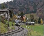 Eine Fotostelle - drei Bilder: Noch stehen die Fahrleitungs-Holzmasten, aber auch schon die Fundament für die neuen Fahrleitungsmaste sind vorhanden; zwei MOB ABe 4/4 / Be 4/4 Serie 9000  Alpina 