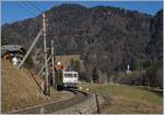 Eine Fotostelle - drei Bilder: Der MOB GDe 4/4 6005 in der GoldenPass Lackierung ist kurz nach Les Avants mit einem leider kaum zu sehenden GoldenPass Belle Epoque Zug auf der Fahrt von Zweisimmen