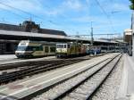 MOB / Goldenpass - Bahnhof Montreux mit Regio Be 2/6 7004 und ausfahrendem Schnellzug mit der Lok GDe 4/4 6006 am 11.05.2012