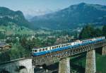 MOB: Stilreiner Regionalzug mit dem ABDe 8/8 4002  VAUD  beim Passieren des Viadukts bei Gstaad im Juli 1991.