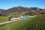 GDe 4/4 6005 fährt am 31.10.2015 mit dem Regio 2213 von Gruben Richtung Gstaad.