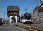 Ein zweiteiliger MOB Alpina Be 4/4 9203 - ABe 4/4 9302 im Regionalzugeinsatz als Regionalzug 2333 von Les Avants nach Montreux beim Halt in Chamby.