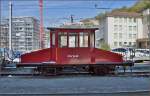 Te 2/2 82 der Chemins de fer électriques Veveysans (CEV), heute Transports Montreux–Vevey–Riviera (MVR). Laut Wikipedia wurde der Te 2/2 82 im Jahr 1938 aus dem Untergestell des K 39 und Motoren der Triebwagen 101 bis 103 aufgebaut. Man beachte sein asymmetrisch angeordnetes Fahrgestell. Vevey, September 2014.