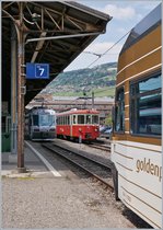 Noch zeigt die CEV ein buntes Betriebsbild mit dem Bhe 2/4 71, dem BDeh 2/4 73 und dem nur angeschnitten zu sehenden Be 2/6 7003. 
Vevey, den 8. Juli 2016