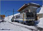 Der Rochers de Naye Bhe 4/8 302  La Tour de Peilz  auf der Talfahrt vom Rochers de Naye nach Montreux beim Halt in Jaman. 

24. März 2018