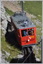 Wagen 21 verlsst die Eselwand und taucht in den Fleimentunnel ein.