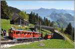 Kreuzungsstation Ämsigen auf halber Strecke zwischen Alpnachstad und Pilatus Kulm. Im Hintergrund ist der Vierwaldstättersee zu sehen mit Bürgenstock und Rigi. (20.05.2014)