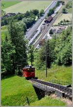 Im Talgrund verläuft die Linie der Zentralbahn, wo in Alpnachstad Anschluss an die Pilatusbahn besteht.