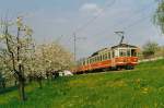 ASm/BTI: Mit der BTI zur Kirschblüte EINST UND JETZT. Regionalzug mit dem Be 4/4 503 (1965) bei Mörigen, im April 1990. Diese Fahrzeuge waren bis 1974/1978 bei der damaligen SZB heute RBS im Einsatz.
Foto: Walter Ruetsch 