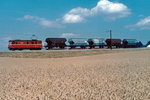 RBS/SZB:
100 JAHRE SOLOTHURN-BERN
Am 27. August 2016 feiert der RBS (ehemals SZB) sein Jahrhundertfest in Solothurn, Bern und Jegenstorf. Zu diesem erfreulichen Gross Anlass ein Rückblick auf die Gütertriebwagen und Güterlokomotiven die ab dem Jahre 1979 noch im täglichen Einsatz standen. Im Jahre 2003 wurde der Güterverkehr zwischen Solothurn und Fraubrunnen eingestellt.
Güterzug mit dem De 4/4 103 und 5 Getreidewagen zwischen Solothurn und Biberist im Juli 1991.
Der De 4/4 103 (1973) wurde 2007 ausrangiert und abgebrochen.
Foto: Walter Ruetsch 
