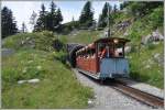 Der Oldtimerzug verlsst den Grttlitunnel auf der Alp Bigelti.