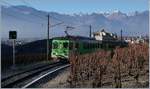 Endlich sind die Lichtsignale bei der ADS in Betrieb! Bei tiefstehender Sonne und entsprechend langem Schatten ist der ADS BDe 4/4 402 mit seinem Bt als Regionalzug 433 von Les Diablerets nach Aigle oberhalb des Schlosses Aigle unterwegs.
14. Dez. 2016