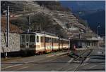 Der noch braune AL BDeh 4/4 302 fährt nach der Spitzkehre in Aigle Dépôt A-L mit seinem Bt weiter Richtung Leysin.
14. Dez. 2016