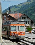 Zugbegegnung am 31.07.08 im Bahnhof von Montbovon zwischen dem Golden Pass Classic der MOB und dem Triebwagen BDe 4/4 121 der TPF.