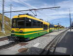 WAB - PANO Bhe 4/8 144 + Bhe 4/8 148 im Bahnhof Grindelwald am 28.09.2023