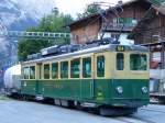 Zahnrad - Triebwagen 2 Kl mit Gepckabteil. BDeh 4/4 104  mit Gterwagen im Bahnhof von Lauterbrunnen am 06.09.2006