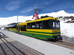 WAB - Triebwagen Pano Beh 4/8  145 im Bahnhof auf der Kleinen Scheidegg am 06.05.2016
