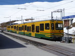 WAB - Steuerwagen Bt 242 mit Triebwagen BDeh 2/4 121 im Bahnhofsareal der Kleinen Scheidegg am 06.05.2016