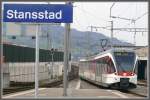 130 004-5 aus Luzern fhrt in Stansstad ein.