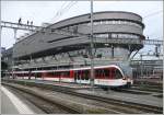 Spatz 130 005-2 der meterspurigen Zentralbahn vor dem Berufsbildungszentrum in Luzern.