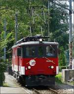In Interlaken Ost wird am 30.07.08 die E-Lok De 4/4 110 002-3 der Zentral Bahn bereit gestellt, um ihren Zug nach Meiringen zu ziehen.