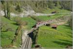 Zentralbahn De 4/4 110 021-3 mit dem IR 2214 nach Interlaken Ost bei Niederried am 9. April 2011.