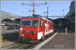 Ein Schnellzug nach Interlaken Ost verlsst Luzern.