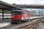 Einfahrt eines ZB Zuges mit De110 022-1 am 03.10.12 in Interlaken-Ost.(Dieser Bahnhof wird tglich von sechs verschiedenen Bahngesellschaften angefahren)