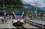 SPATZ ABe 130 001 der Zentralbahn erreicht am 28. Juni 2015 Brienz.