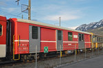 Ausgemusterter Gepäckwagen DZ 251-8 der Zentralbahn steht auf einem Abstellgleis beim Bahnhof Interlaken Ost.