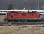 SBB - Re 4/4  11352 ( ex Südostbahn ) abgestellt im Güterbahnhof von Biel/Bienne am 24.02.2018