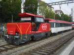 Ee 922 005 abgestellt mit einem SOB B EWI Wagen, 50 48 20-35 356-4, in Luzern, 22.09.2011.