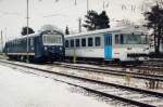 BOB/THURBO/Seehäsli/SZU: THURBO Steuerwagen 231-2 (ehemals SZU) für die Strecke Radolfzell-Stockach und ein BOB VT 69 in Radolfzell im Dezember 2004. Da die neuen Dieseltriebwagen von Stadler Rail unerwartet den Geist aufgaben, wurden die beiden ehemaligen umgebauten SZU-Steuerwagen auf der Linie Radolfzell-Stockach nicht mehr gebraucht. Kurzfristig sprangen damals alte BOB-Triebwagen VT 69 in die  grosse Lücke  bis zur Übernahme durch die HZL.
Foto: Walter Ruetsch