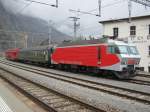 Re 446 015 der SOB steht zusammen mit einem Bremsmesswagen (X 51 85 99-73 206-3) der SBB und einem neuen Niederflurdoppelstockwagen der SZU (B 265) abgestellt in Martigny, 19.03.2011.