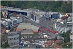 Doppelstockzug Re 450 ex SBB neben dem Depot der SZU un Zürich Giesshübel. Links vom Depot gehts hinauf zum Uetliberg, von wo die Aufnahmen entstanden. (29.04.2016)