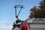 Die 3 teil.Triebzüge Be510 der Uetlibergbahn (1200 V=) sind für zwei Stromsysteme verwendbar.Der Pantograph ist seitlich verschiebbar ausgeführt wegen der gemeinsamen Strecke