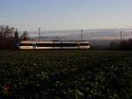 R 25868 von Weinfelden nach Konstanz fhrt am 26.12.2011 bei Berg (TG) den weiten Bogen den Seercken hinauf.