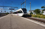 RABe 526 729-9 fährt als S1 23169 (Wil SG - St. Gallen *ab hier RE 5235* - Romanshorn - Konstanz), in den Bahnhof Uzwil ein.
Aufgenommen am 18.7.2016.