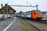 Der Xe 537 176-0 verdient sein Gnadenbrot noch als Diensttriebwagen bei den TPF. Am 06.03.2017 verkehrte der alte Triebwagen mit einem Schienenzug von Fribourg nach Cressier FR, hier bei Durchfahrt in Courtepin.