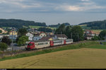 Am 11. Juli 2016 war geplant, ein paar Einsatzbilder der TPF RBDe 567 zu machen, welche fast nur noch am frühmorgens als Zusatzzüge unterwegs sind. Der RBDe 567 173 hat als S21 Kerzers - Fribourg gerade den Bahnhof Belfaux-Village verlassen. Leider kam der Zug gerade gleichzeitig mit einer Wolke, das Bild also wie schon das erste bei Givisiez ohne Sonne.